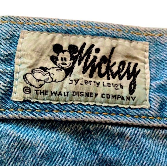 90’s Mickey Mouse Long Shorts 📽 - Picture 4 of 6